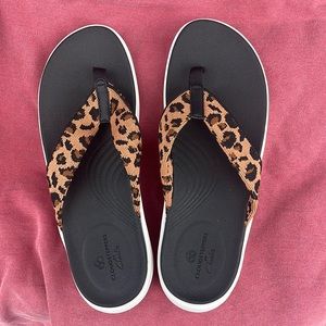 Clarks cloudsteppers lola point flip flops